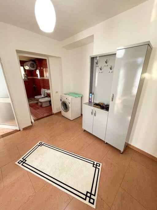 Scanderbeg Square 2Br Apt Тирана Экстерьер фото