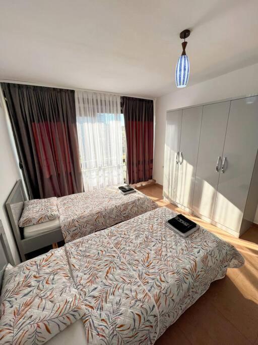 Scanderbeg Square 2Br Apt Тирана Экстерьер фото